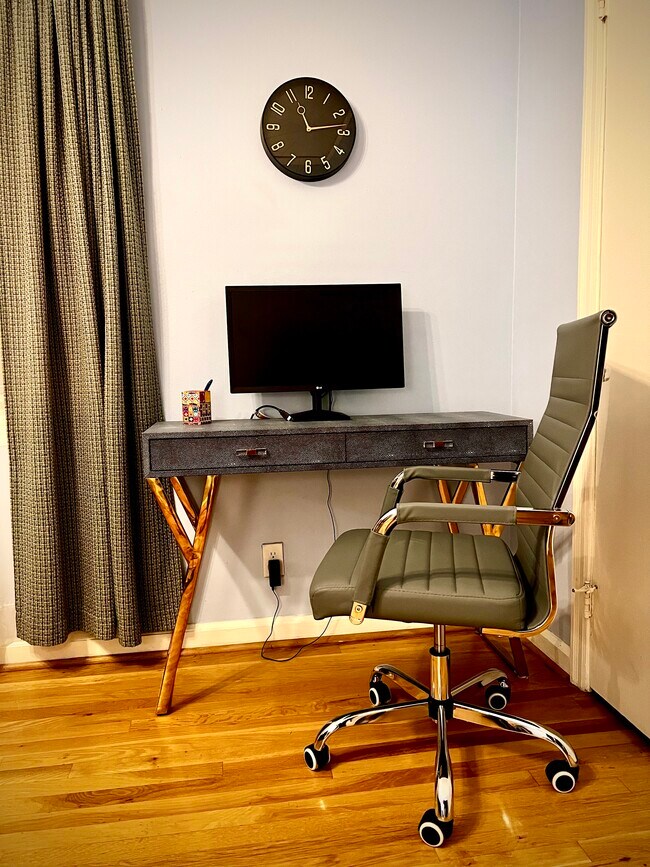 Building Photo - 430 Lindbergh Dr NE