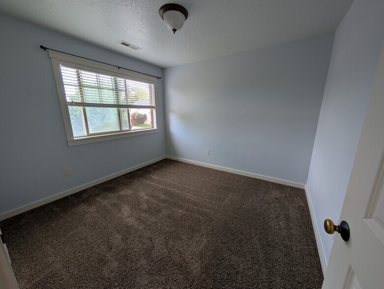 Building Photo - 11218 W Hazelwood Dr