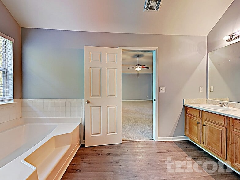 Building Photo - 4196 Defoors Farm Dr