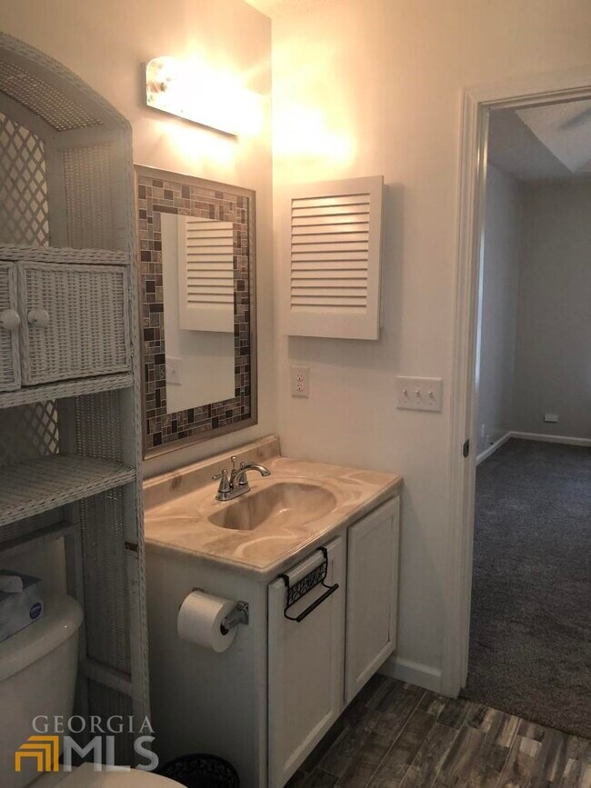 Building Photo - 304 McQueen Cir