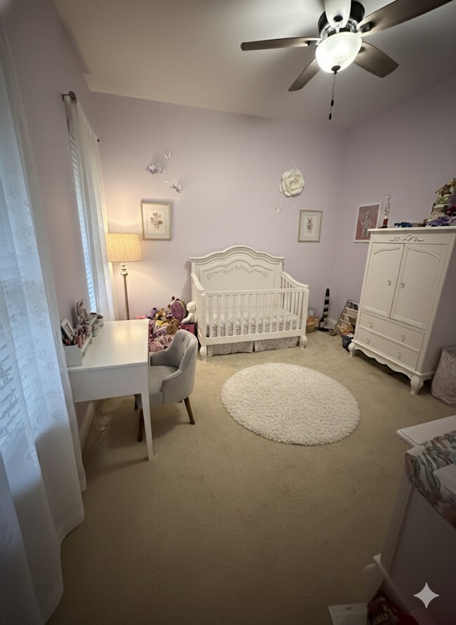 Building Photo - 557 Reale Dr