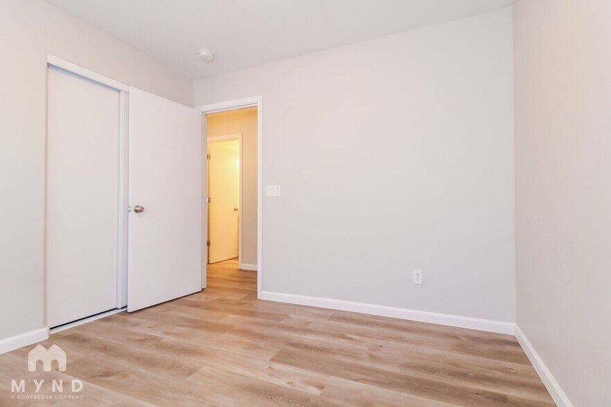 Building Photo - 25846 W Kendall St
