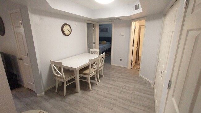 Building Photo - Dobson Bay Club