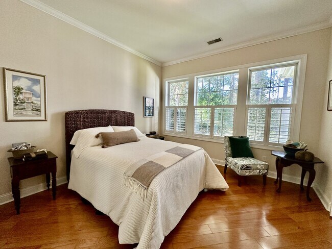 Building Photo - Beautifully Maintained Three Bedroom Home ...