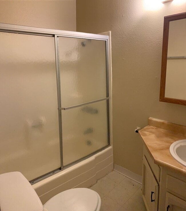 Building Photo - Cute house in Enterprise Area!!