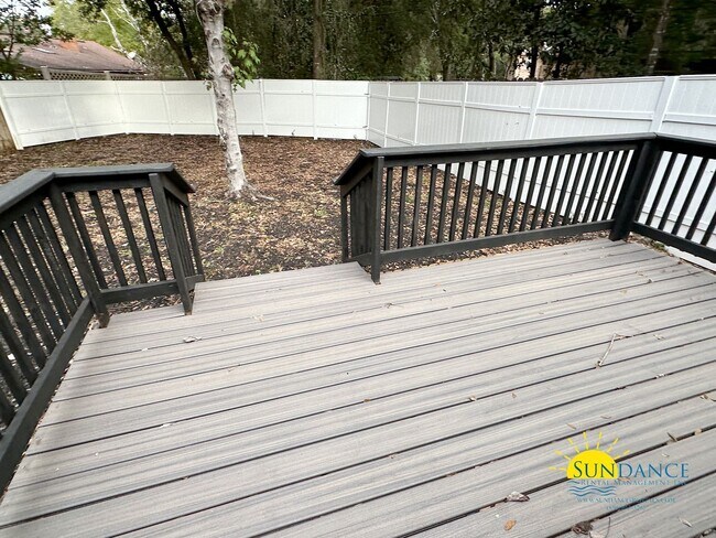 Building Photo - Fully Renovated Cul-de-sac Corner Lot Home in Fort Walton Beach!