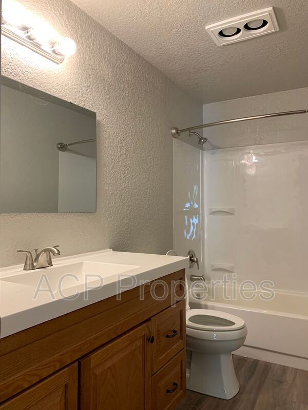 Building Photo - 3618 E Rusley Dr