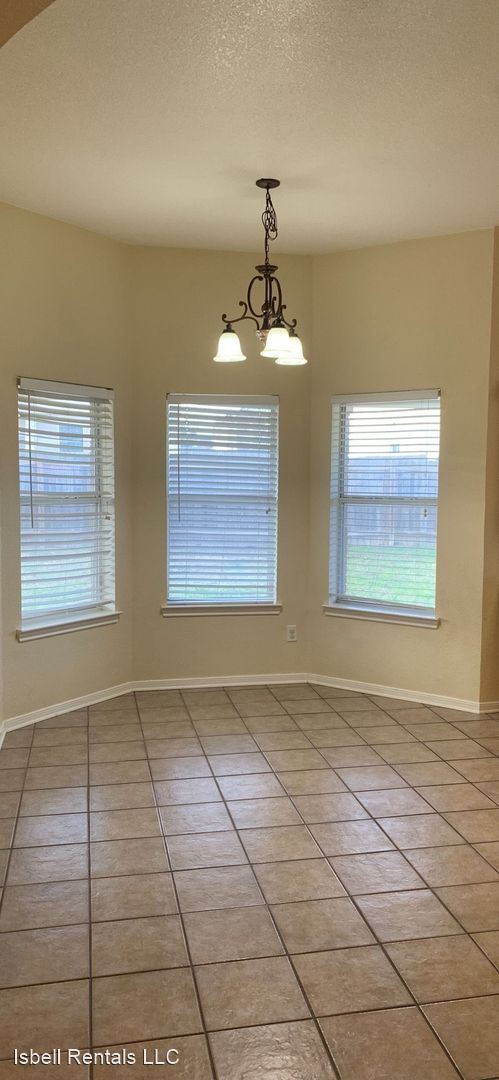 Building Photo - 4 br, 2 bath House - 2501 Wisteria Lane