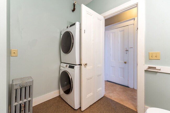 Building Photo - 96 Broadway