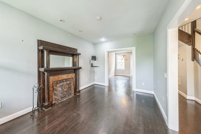 Building Photo - 723 K St NE