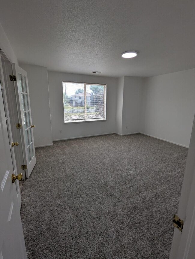 Building Photo - 1235 S Flatrock Cir