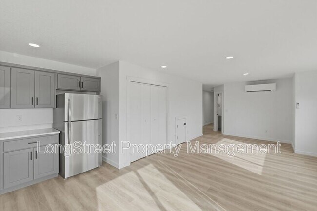 Building Photo - 818 S 19th St