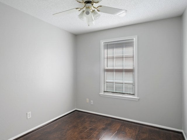 Building Photo - 830 E Linda Dr
