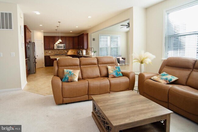 Building Photo - 20 Aster Ln