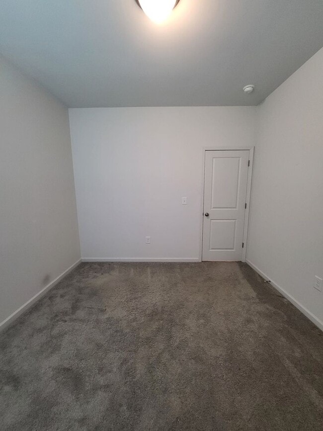 Building Photo - Cute, Well Maintained, Ranch Close to Mountain Island Lake