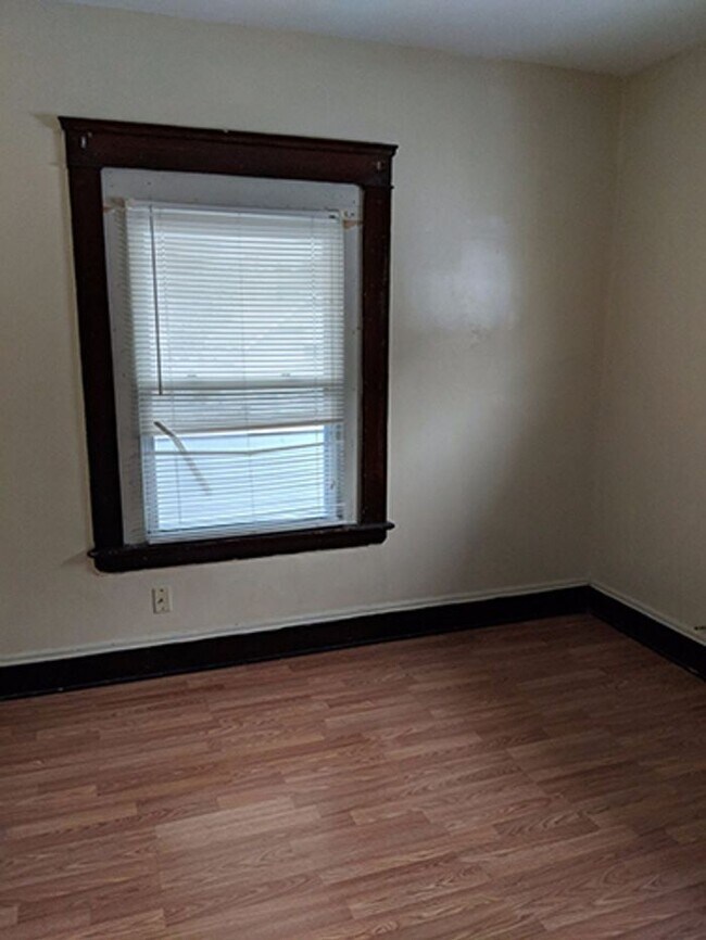 Building Photo - 3135 W 58th St
