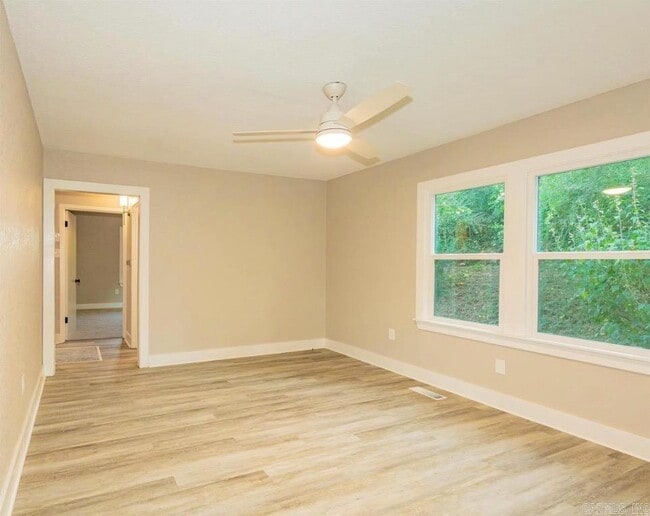 Building Photo - 107 N Summit St