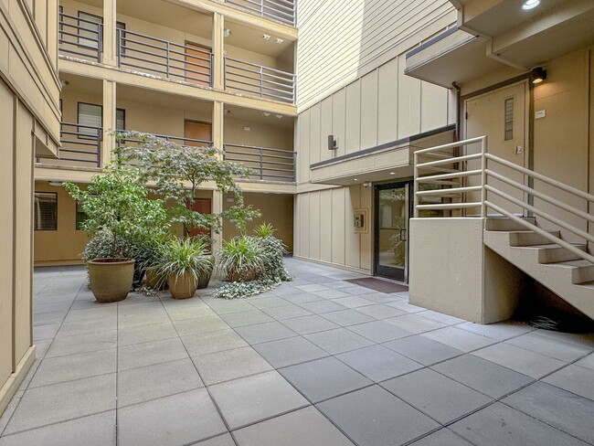 Building Photo - Great Location! Northlake 2bd/1bth Condo, ...