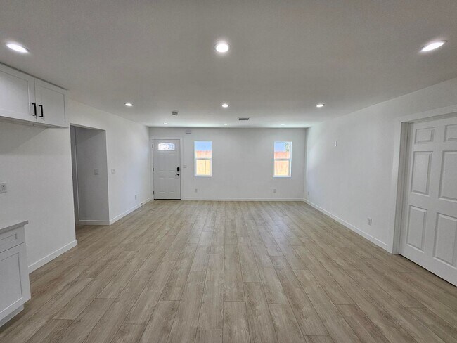 Building Photo - 7426 Denny Ave
