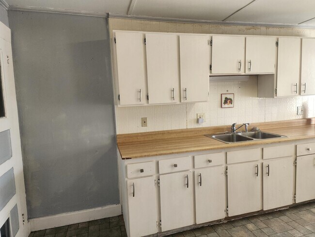 Building Photo - 6 Hager Ln