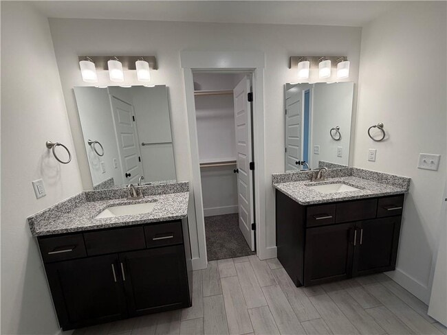 Building Photo - 211 Kristen Ln