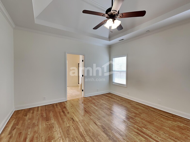 Building Photo - 1030 Spring Creek Dr