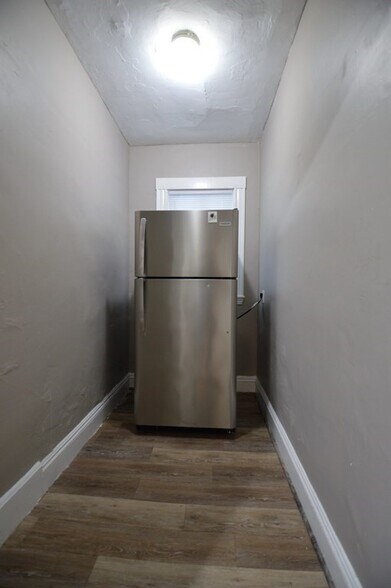 Building Photo - 18 Perry St