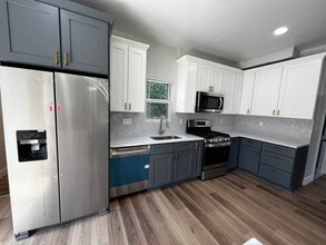 Building Photo - 56 Pelham St