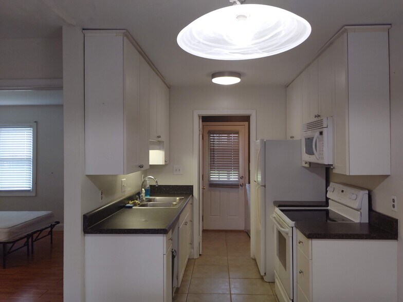 Building Photo - 755 Burcale Rd