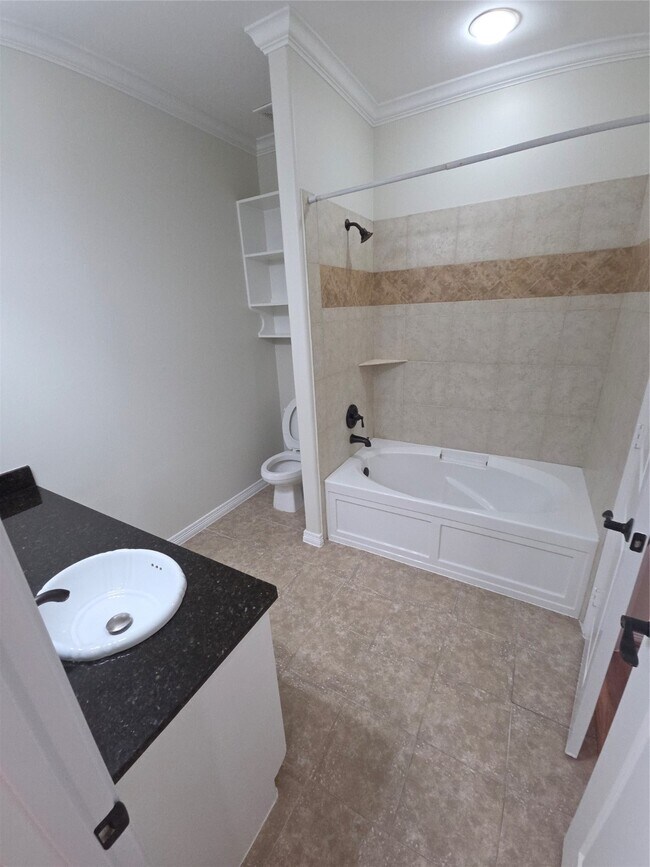 Building Photo - 3117 Fairdale Oaks E