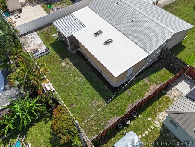 Building Photo - 2233 NW 3rd Ave
