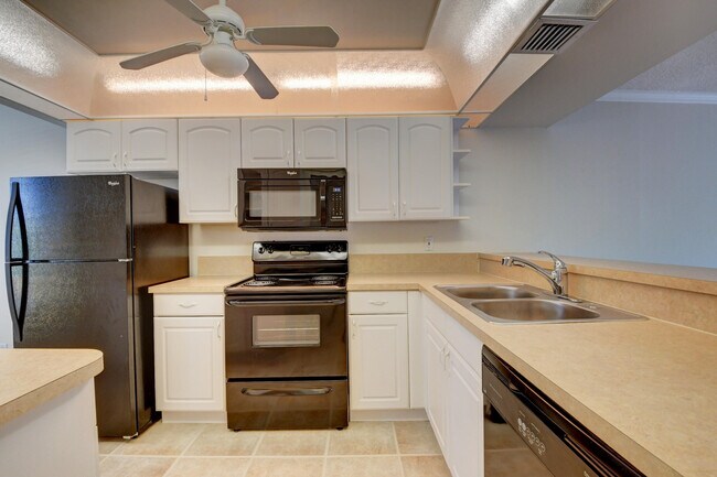 Building Photo - 16 Royal Palm Way