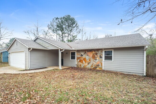 Building Photo - 9453 Forest Knoll Dr