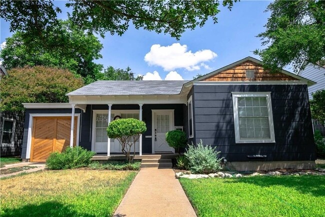 Primary Photo - Charming 2 bedroom home in Arlington Heights