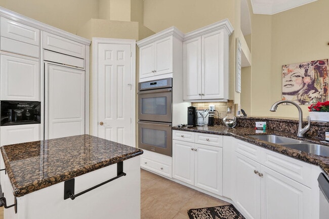 Building Photo - 7162 Vía Firenze