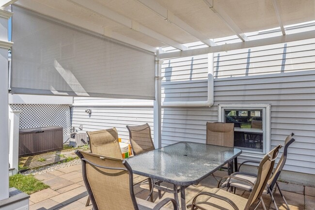 Building Photo - 94 Pullman St