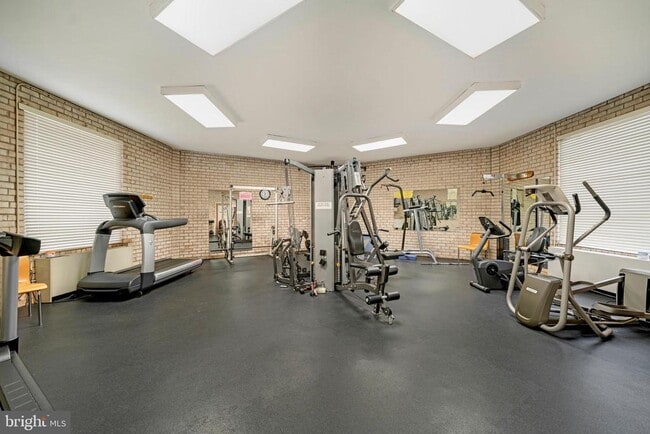 Building Photo - 6934 Hanover Pkwy