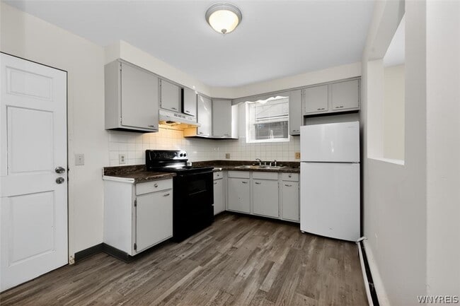 Building Photo - 127 Franklin St