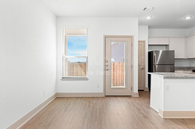 Building Photo - 7523 Gramercy Wy