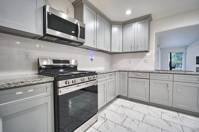 Building Photo - 5815 Hornwood Dr