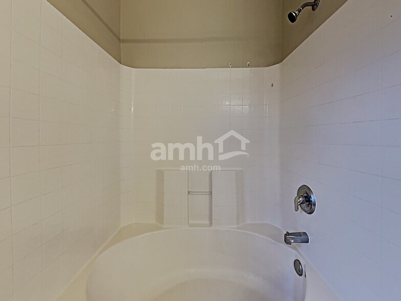 Building Photo - 525 Amsonia Cir