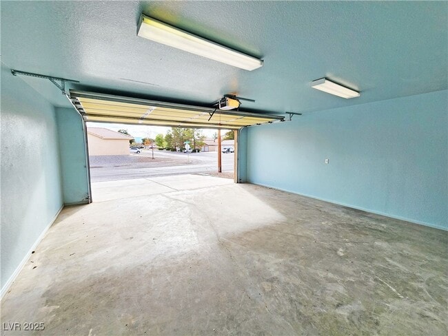 Building Photo - 1110 Red Butte St