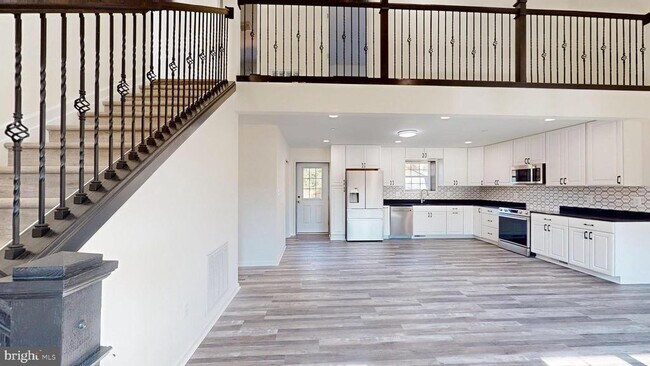 Building Photo - 40750 King Dr