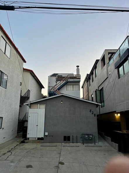 Building Photo - 828 Bayview Dr