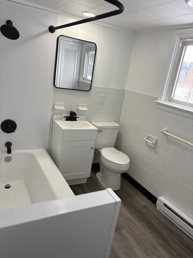 Building Photo - Dallastown SD, Cozy 2 Bedroom/1 Bath 2nd Floor Apartment