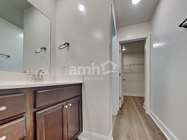 Building Photo - 1609 Lamplighter Ln