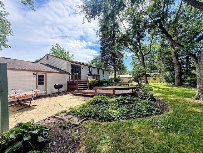 Building Photo - Four-bedroom two-bathroom home for rent in Jackson Township