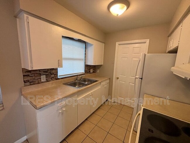 Building Photo - 2437 Chase Ave