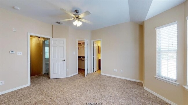 Building Photo - Lakeridge Townhomes #706