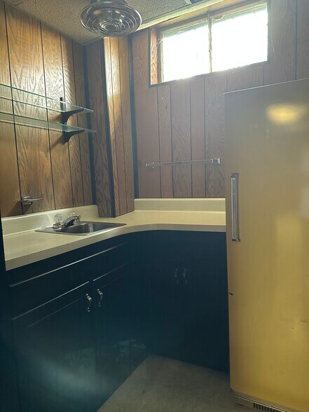 Building Photo - 3616 Riverview Dr